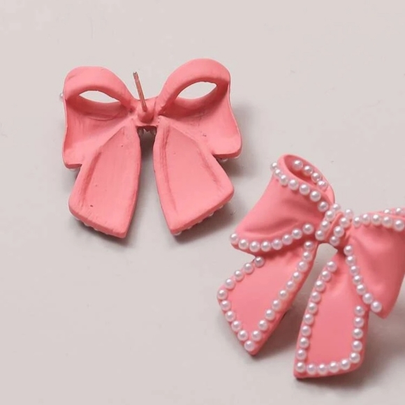 Bow Earrings - Picture 4 of 8